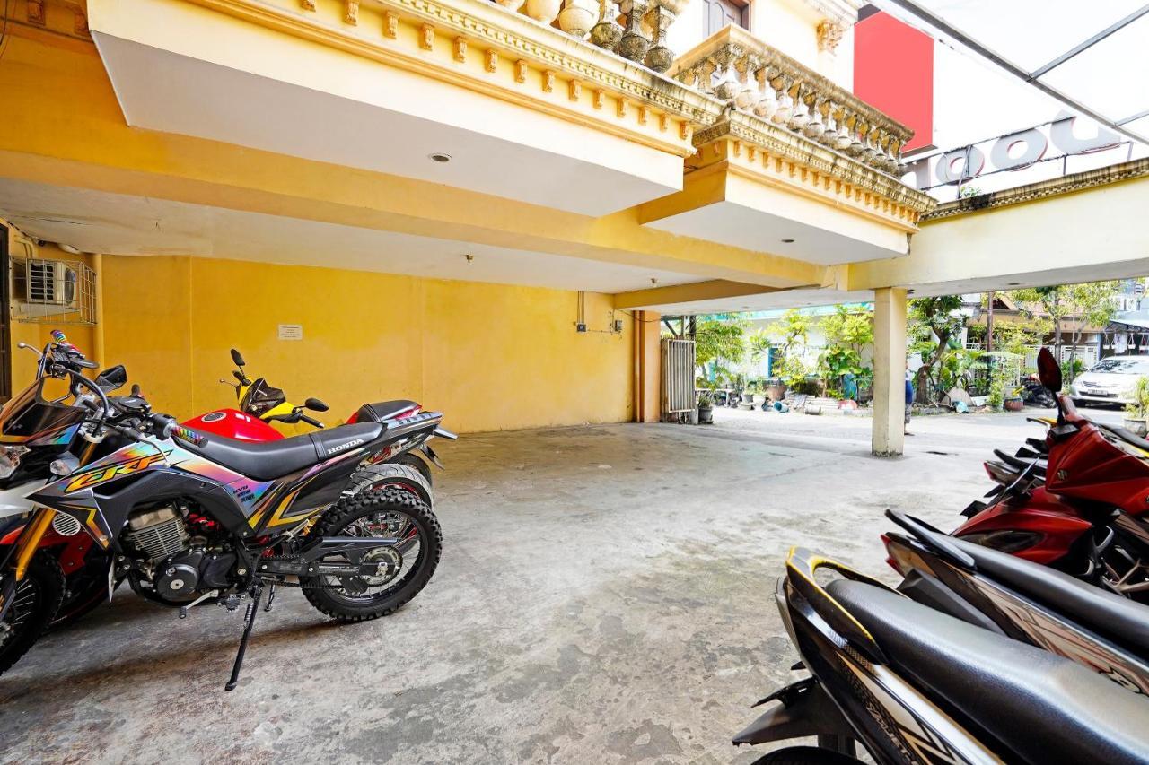 فندق Oyo 91390 Kost Grand Royal Elite سورابايا المظهر الخارجي الصورة