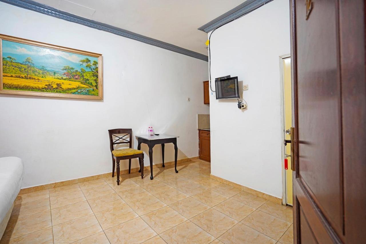 فندق Oyo 91390 Kost Grand Royal Elite سورابايا المظهر الخارجي الصورة