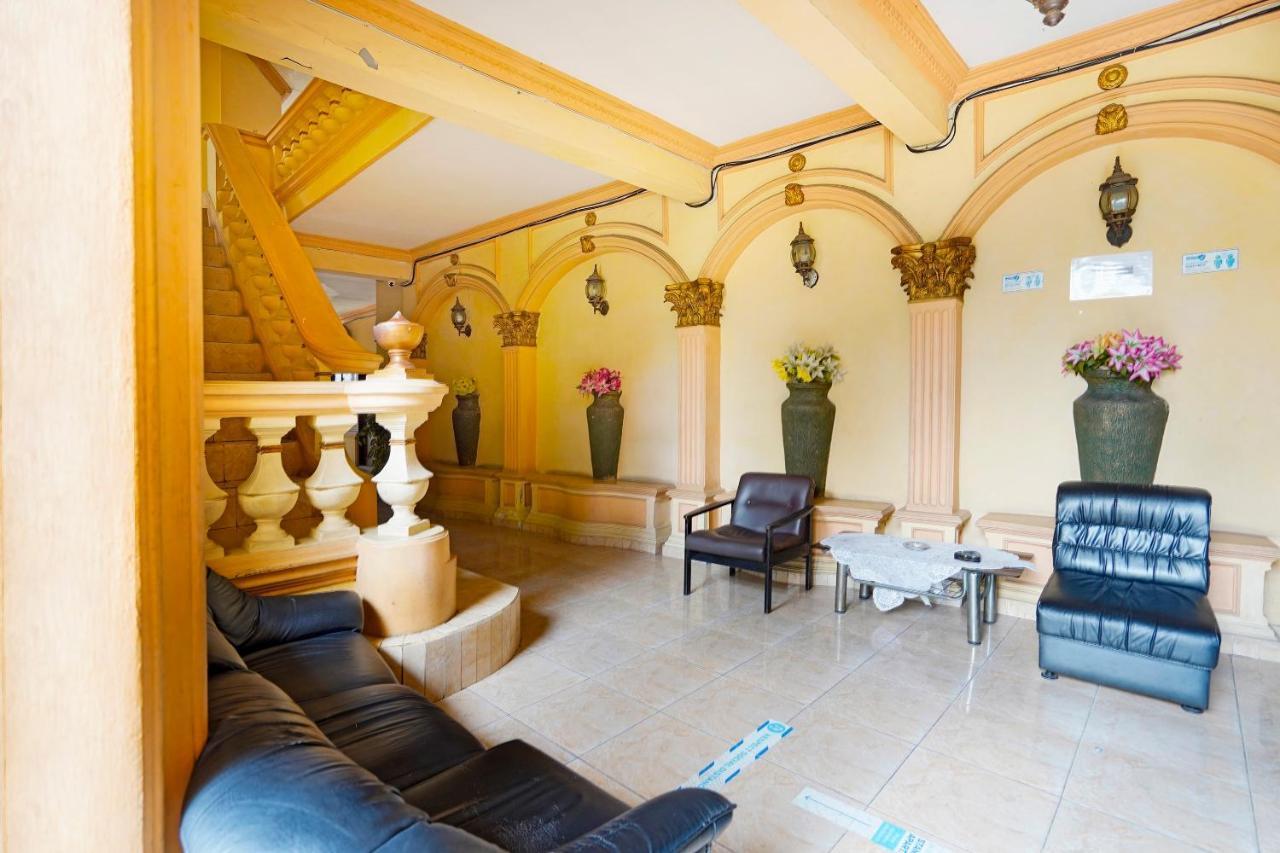 فندق Oyo 91390 Kost Grand Royal Elite سورابايا المظهر الخارجي الصورة